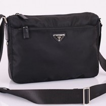 PRADA BT0421 新款斜挎包