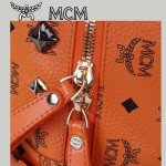 MCM 雙肩包 M字釘-1 男女雙肩背包橙色
