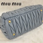 MiuMiu0058-1時尚休閒褶皺羊皮銀灰女包手提包