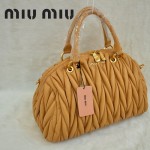 MiuMiu0058-8時尚休閒褶皺杏色羊皮女包手提包