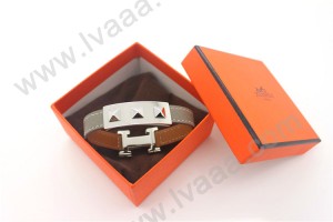 HERMES 00105 愛馬仕朋克鉚釘卡其色平紋銀面手鐲手帶