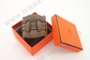 HERMES 00134 愛馬仕卡其色平紋手鐲手帶