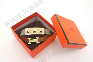 HERMES 00106 愛馬仕朋克鉚釘卡其色平紋金面手鐲手帶