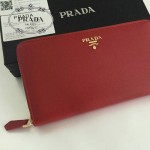 PRADA 1M1188-10 時尚潮流女士散字標棗紅色十字紋原版皮多功能長款錢包