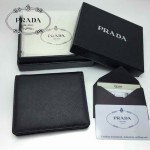 PRADA 1M0204 人氣熱銷經典新款黑色原版皮兩折男女式通用錢夾
