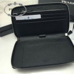 PRADA 1M1188-15 時尚潮流女士印字logo黑色十字紋原版皮多功能長款錢包