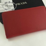 PRADA 1M1188-10 時尚潮流女士散字標棗紅色十字紋原版皮多功能長款錢包