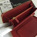 PRADA 1M1188-10 時尚潮流女士散字標棗紅色十字紋原版皮多功能長款錢包