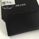 PRADA 1M0506-07 人氣熱銷經典新款黑色荔枝紋原版皮拉鏈長款錢夾