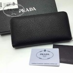 PRADA 1M0506-01 人氣熱銷經典新款黑色荔枝紋原版皮拉鏈長款錢夾