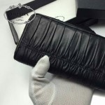 PRADA 1M0506-010 人氣熱銷經典新款黑色原版皮拉鏈長款錢夾