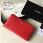 PRADA 1M1188-5 時尚潮流女士散字標紅色荔枝紋原版皮多功能長款錢包
