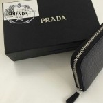 PRADA 1M0506-07 人氣熱銷經典新款黑色荔枝紋原版皮拉鏈長款錢夾