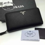 PRADA 1M0506-01 人氣熱銷經典新款黑色荔枝紋原版皮拉鏈長款錢夾