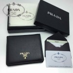 PRADA 1M0204 人氣熱銷經典新款黑色原版皮兩折男女式通用錢夾