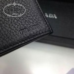 PRADA 0836-3 時尚新款男士印字logo黑色荔枝紋原版皮長款西裝夾