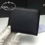 PRADA 2M0513-4 潮流商務男士印字logo黑色荔枝紋原版皮兩折短夾