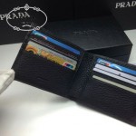 PRADA 2M0513-4 潮流商務男士印字logo黑色荔枝紋原版皮兩折短夾