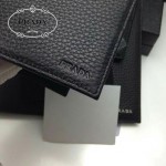 PRADA 2M0513-4 潮流商務男士印字logo黑色荔枝紋原版皮兩折短夾