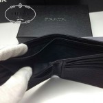 PRADA 2M0513-3 潮流商務男士散字標黑色荔枝紋原版皮兩折短夾