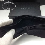 PRADA 2M0513-4 潮流商務男士印字logo黑色荔枝紋原版皮兩折短夾