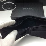 PRADA 2M0513-5 潮流商務男士logo標黑色荔枝紋原版皮兩折短夾