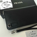 PRADA 2M1188-2 時尚男士散字標黑色十字紋原版皮商務手拿包錢包