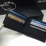 PRADA 2M0513-3 潮流商務男士散字標黑色荔枝紋原版皮兩折短夾