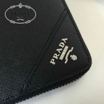 PRADA 2M1188-2 時尚男士散字標黑色十字紋原版皮商務手拿包錢包