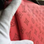 LV M50031-04 潮流時尚BABYLONE系列Mahina小牛皮激光沖孔原版皮手袋