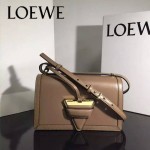 LOEWE 03-5 歐美百搭Barcelona bag卡其色原版羊皮單肩斜挎包三角包