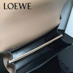 LOEWE 03-5 歐美百搭Barcelona bag卡其色原版羊皮單肩斜挎包三角包