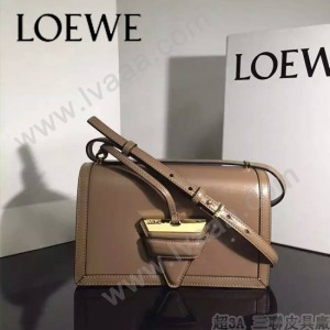 LOEWE 03-5 歐美百搭Barcelona bag卡其色原版羊皮單肩斜挎包三角包