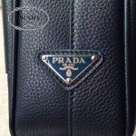 PRADA 0891B-01 專櫃時尚新款進口原版鹿紋牛皮深藍色男士公文包