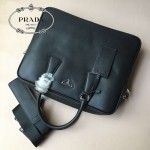 PRADA 0891 專櫃時尚最新款頂級進口原版十字紋牛皮黑色男士手提斜跨公文包