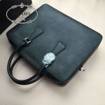 PRADA 0366B-01 專櫃時尚最新款頂級進口原版十字紋牛皮黑色男士手提電腦包