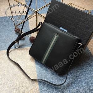 PRADA 1082 專櫃時尚最新款頂級進口原版小牛皮男士拼色斜背包
