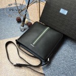 PRADA 1082 專櫃時尚最新款頂級進口原版小牛皮男士拼色斜背包