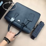 PRADA 0366B-02 專櫃時尚最新款頂級進口原版十字紋牛皮深藍色男士手提電腦包