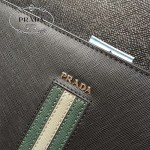 PRADA 1082 專櫃時尚最新款頂級進口原版小牛皮男士拼色斜背包