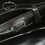 PRADA 0366B-01 專櫃時尚最新款頂級進口原版十字紋牛皮黑色男士手提電腦包