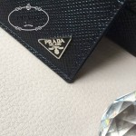 PRADA C223 人氣熱銷時尚新款實用款原版皮粗紋卡包