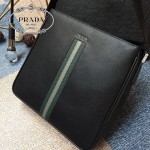 PRADA 1082 專櫃時尚最新款頂級進口原版小牛皮男士拼色斜背包