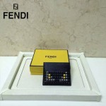 FENDI 0164-9 輕便實用JOURS鉚釘裝飾黑色原版皮卡片夾