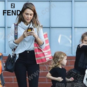 FENDI 033-6 潮流炫彩STRAP YOU彩色亞克力原版皮百搭包包肩帶