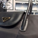 PRADA BN2107-01 專櫃時尚新款原版降落傘尼龍面料配牛皮大號斜背包