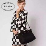 PRADA BN2106-01 專櫃時尚新款原版降落傘尼龍面料配牛皮小號斜背包