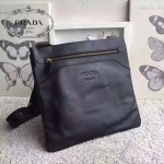 PRADA VA0693 專櫃時尚潮流新款原版小牛皮男士斜背包