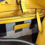 Burberry-0223-03 潮流時尚款來自星星的妳千頌依同款可拆式皮質斜背帶水桶包