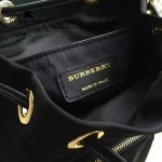 Burberry-0250 潮流時尚明星同步歐洲原版新款原單材質牛皮配防水紡布小號雙肩包